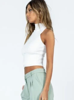 Princess Polly Sariah Top White -Princess Polly Shop 3 modelinfo fiona us2 d117a84e 800b 4dca af62 81d33740d988