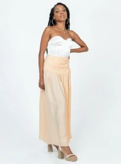 Princess Polly Adelaide Maxi Skirt Beige -Princess Polly Shop 3 modelinfo idania us2 102d8ab4 398f 4e8f a3e3 8b50a0c9f6c7