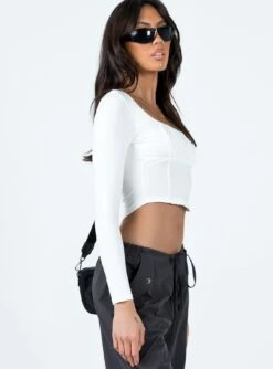 Cahill Long Sleeve Top White 9 Cahill Long Sleeve Top White -Princess Polly Shop 3 modelinfo josephine us2 037913f1 ba6e 4e40 a4fa 7a2e53bd5191