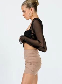 Oscar Mesh Mini Skirt Beige -Princess Polly Shop 3 modelinfo kiana us2 c77b255b 563b 42a8 8dd0 3ff585573fa6