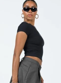 Princess Polly Roll The Dice Top Tee Black -Princess Polly Shop 3 modelinfo lola us4 12c938ab 47b3 4335 85e1 858807a18351