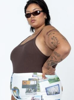 Lindsey Bodysuit Brown Curve -Princess Polly Shop 3 modelinfo lovisa us18 5607fbf8 2fcd 4bd9 8f86 db841a230c5a