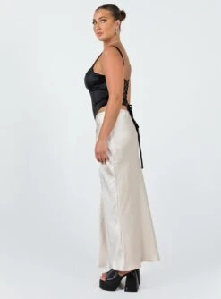 Princess Polly Haley Maxi Skirt Champagne -Princess Polly Shop 3 modelinfo mikayla us8 4211ec89 9499 4161 84c6 78c91f2a3b9a