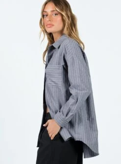 Princess Polly Peza Shirt Grey -Princess Polly Shop 3 modelinfo saskia us2 9f901704 e7b6 421c 98ba d2c53b07c2e2