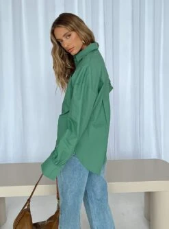 Princess Polly Lindford Shirt Green -Princess Polly Shop 3 modelinfo saskia us2 dbd5d6dc 50ef 4895 b139 84491344c6cf