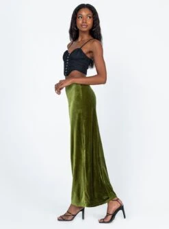 Princess Polly Alexia Velour Maxi Skirt Green -Princess Polly Shop 3 modelinfo tori us2 db80a12b 4a5c 4a07 b56f 4553894fd8eb