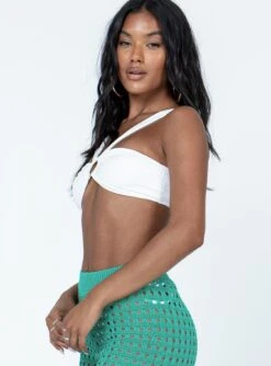 Princess Polly Keoni Top White -Princess Polly Shop 3 modelinfo yarelis us2 3d5cbbc6 610d 4386 8c8a a556c0c203ea