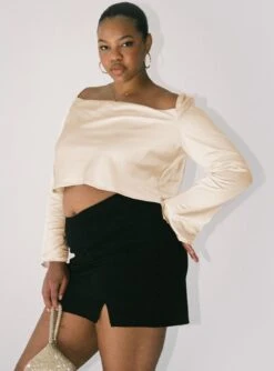 Love Song Top Curve -Princess Polly Shop 3 modelinfo zarria us14 0c0baa55 3c8c 433e a0c8 9ffa300fe5a2