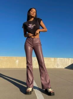 Queen You're My Best Friend Cropped Tee Black -Princess Polly Shop 3 496f991a 2ccf 4277 9eb4 7a8772f7e36c