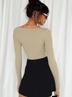 Mallard Bodysuit Brown -Princess Polly Shop 4 model info Josephine us2