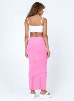 Princess Polly Oscar Maxi Skirt Hot Pink -Princess Polly Shop 4 modelinfo Alyssa us4 604ef598 e68d 4ba6 b023 b827b71ce39b