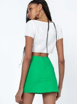 Princess Polly Kariss Mini Skirt Green 7 Princess Polly Kariss Mini Skirt Green -Princess Polly Shop 4 modelinfo Ayanna us2 179efd70 7d6d 4535 b90d 57e30b7b5602