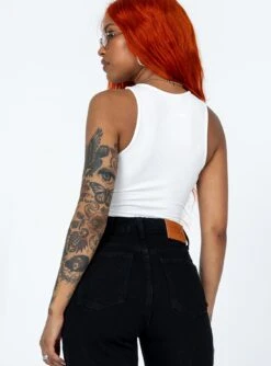 Princess Polly Aster Top White -Princess Polly Shop 4 modelinfo Chlo us4 97e808b6 cd11 444e abfe 866a6882a802