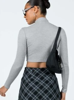 Princess Polly Nicola Long Sleeve Top Grey -Princess Polly Shop 4 modelinfo Christy us2 93fe5a4a b908 4a04 8a4b f76ab1f4f5ce