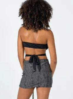 Princess Polly Conan Mini Skirt Black -Princess Polly Shop 4 modelinfo Cindy us2 0d0506da 3596 4a4d 8e9e de01a8d35da8