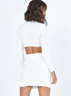 Princess Polly The Mia Set White -Princess Polly Shop 4 modelinfo Feturi US2 a1fb1292 3e05 48bb a515 20417239e7f0