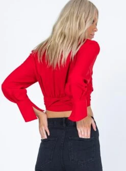 French Kiss Twist Shirt Red -Princess Polly Shop 4 modelinfo Ira us2 b678dde6 bd21 40aa 9b74 20d92cf7ce7f