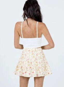 Princess Polly Olivia Mini Skirt Floral -Princess Polly Shop 4 modelinfo Izy us2 6d8bd5a0 9f6f 4ed6 80f7 073eb5ea5ad4