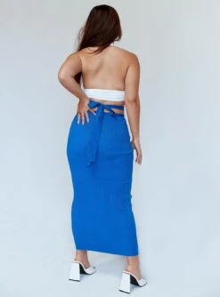 Princess Polly Avery Midi Skirt Blue -Princess Polly Shop 4 modelinfo Jarline us6 dfbc2bd8 55b5 4c9c 8bc0 3c8a0818a978