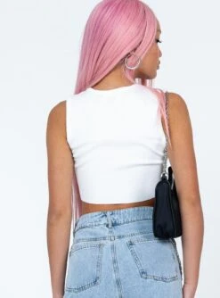 Princess Polly Lancaster Top White 9 Princess Polly Lancaster Top White -Princess Polly Shop 4 modelinfo Jayechelle us4 9e3a73bf 522a 4d67 98f9 513ea630f0d7