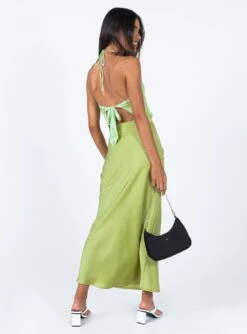 Princess Polly Delilah Maxi Skirt Green -Princess Polly Shop 4 modelinfo Jess us2 35aeec42 e065 4c57 b65a ed033b045c13