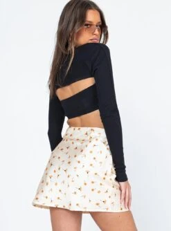 Princess Polly Chloe Mini Skirt Yellow -Princess Polly Shop 4 modelinfo Lexi us2 c1712d71 0550 4c17 8c8f 2d042c220bd8