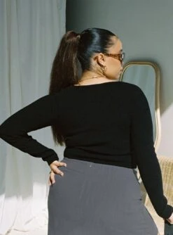 Alima Long Sleeve Top Black Curve -Princess Polly Shop 4 modelinfo Miccy us14 06d8dacf 0d5e 4779 a980 fa24adde886b