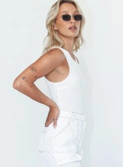 Princess Polly Evermore Bodysuit White -Princess Polly Shop 4 modelinfo Michaela us2 b063b4cd ccb3 44a8 8268 99b93a38c915