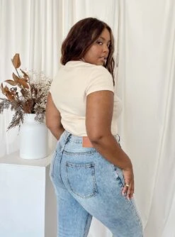 Harlea Bodysuit Beige Curve -Princess Polly Shop 4 modelinfo Paris us14 691db8c2 9e69 4598 b7b0 98d890b32296