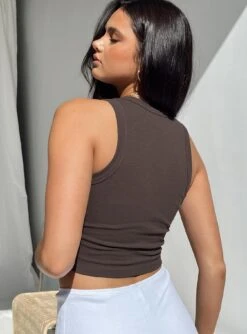 Ashland Top Brown -Princess Polly Shop 4 modelinfo Paris us2 9fa77dd0 9077 4d9d 8960 eab8fed1a7ab