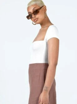 Princess Polly Langley Bodysuit White -Princess Polly Shop 4 modelinfo Sarah us4 32719971 46d3 4900 81b0 ba08881fdd6d