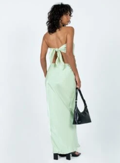 Princess Polly Jodie Maxi Skirt Green -Princess Polly Shop 4 modelinfo Tamika us2 c3770072 791f 4748 b195 d8240c64b754