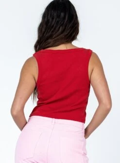 Princess Polly The Rolling Stones America Cropped Tank Red 11 Princess Polly The Rolling Stones America Cropped Tank Red -Princess Polly Shop 4 modelinfo Valentina us6 1a4c80a4 a104 455e b037 06fb5307631a