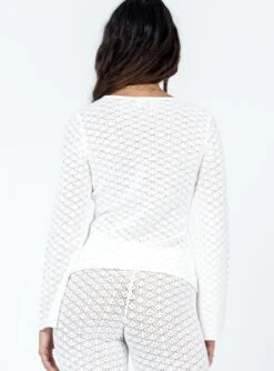 Princess Polly Wild & Free Crochet Top White -Princess Polly Shop 4 modelinfo Valentina us6 722bca52 4c43 4958 b1f5 ae582c5a2703