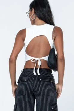 Princess Polly Wellington Top White -Princess Polly Shop 4 modelinfo Yarelis us2 c3dfdcd1 1586 4767 974b 46b5d377e0c1