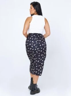 Princess Polly Jeston Midi Skirt Black -Princess Polly Shop 4 modelinfo alicia us10 fac3fbbc 1746 4ee7 a1b9 632d3fd80bae