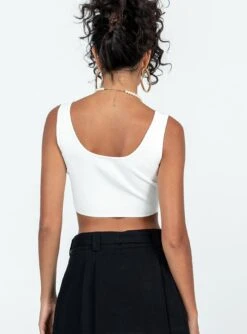 Princess Polly Josette Top White -Princess Polly Shop 4 modelinfo ariel us4 65b472a6 b499 490e 8d2f 1b987d733073