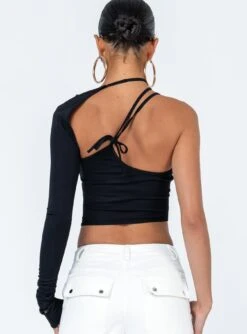 Princess Polly Ashbury Long Sleeve Top Black -Princess Polly Shop 4 modelinfo bella us2 bba632a5 de5a 43a2 8e33 6c05a38328e8