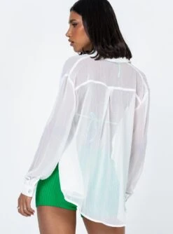 Princess Polly Deacon Shirt White -Princess Polly Shop 4 modelinfo chiara us2 0503f5a7 a075 49a6 ab36 35d28df91be2