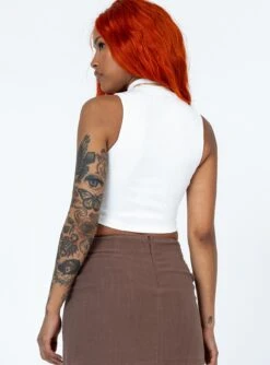 Princess Polly Emalda Top White -Princess Polly Shop 4 modelinfo chlo us4 8482e926 7efc 437d 86f3 de0913e62192