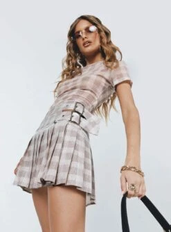 Fantasy Mesh Tee Beige Plaid -Princess Polly Shop 4 modelinfo elise us2 9a6e2cab df94 4ea0 9804 7f0ae66efbee