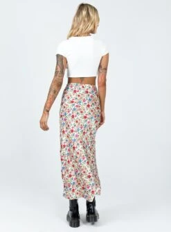 Princess Polly Celena Maxi Skirt Floral -Princess Polly Shop 4 modelinfo emma leigh us4 d1ab5bdb b388 438e 9079 2ed4bfee0e5f