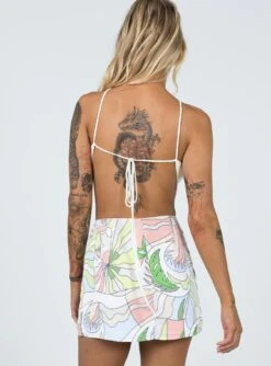 Princess Polly Dillion Mini Skirt Yellow -Princess Polly Shop 4 modelinfo emma leigh us4 e532af92 6c0b 49c9 91ac 32bb1c364bcd