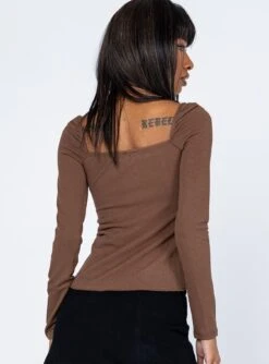 Princess Polly Aviel Long Sleeve Top Brown -Princess Polly Shop 4 modelinfo feturi us2 fc2550fa d870 4dd1 aeb2 b4e115c43732