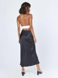 Princess Polly Tyra Satin Midi Skirt Black -Princess Polly Shop 4 modelinfo feturi us2 jpg 38b917f7 1e48 4a1f 8ed5 0b41051f4547