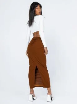 Princess Polly Jones Maxi Skirt Brown 7 Princess Polly Jones Maxi Skirt Brown -Princess Polly Shop 4 modelinfo feturie us2 8ef43868 f81d 4cba 8ef1 e73c8a9c536b