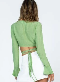 Princess Polly Delano Long Sleeve Top Green -Princess Polly Shop 4 modelinfo fiona us2 ad91f372 d2c7 46ea 9b0f 9f4116f989ba