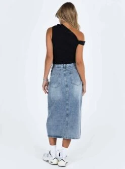 Princess Polly Belsie Midi Skirt Light Wash Denim -Princess Polly Shop 4 modelinfo grace us2 b98b678f 6023 4dc4 90d2 11383f03baee