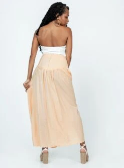 Princess Polly Adelaide Maxi Skirt Beige -Princess Polly Shop 4 modelinfo idania us2 209feb2c 0a03 4859 acf2 400a92a6d699