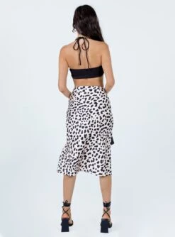 Princess Polly Nia Midi Skirt Beige -Princess Polly Shop 4 modelinfo izy US2 a0232509 119c 4879 ae5d aa620fad98d1